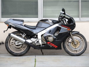 12RCB750F2.JPG